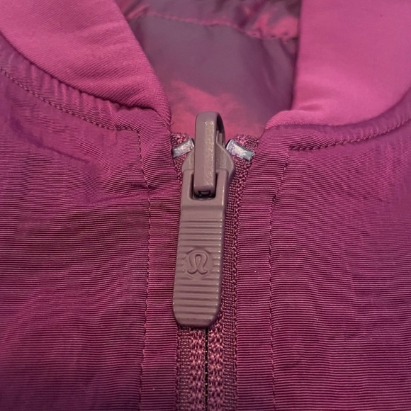 Lululemon Non-Stop Bomber Jacket Quilted
Reversible in Marvel - Women’s Size 6 - Picture 12 of 14